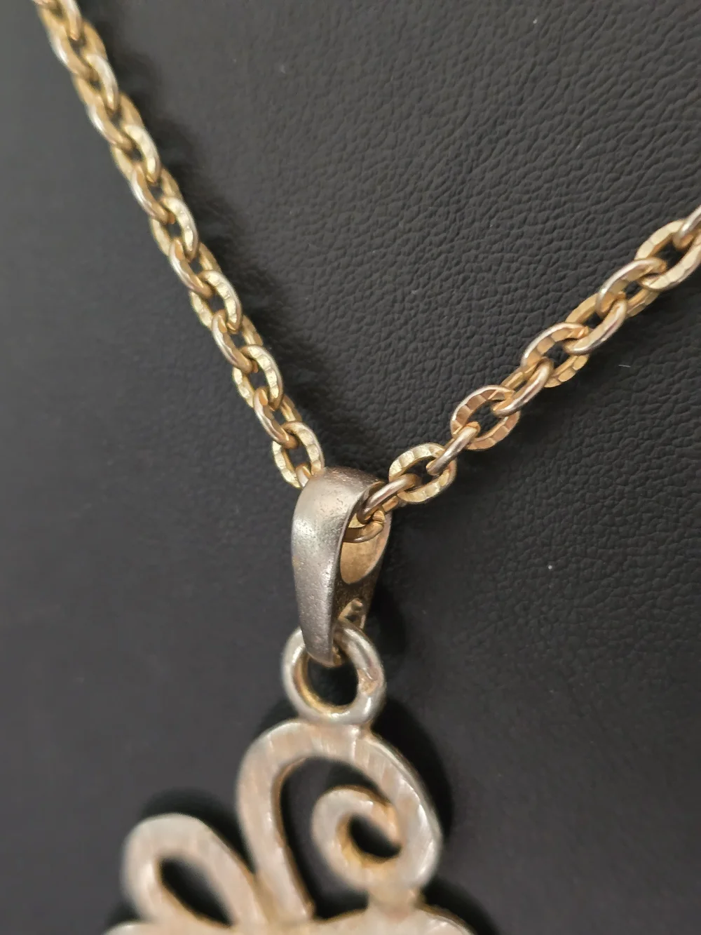 Vintage 1990s Casual Corner abstract scroll pendant necklace